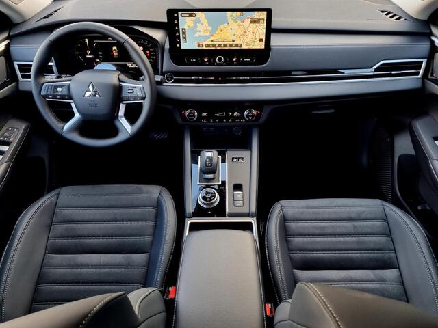 Mitsubishi OUTLANDER 2.4 PHEV First Edition / ¤3000,- Voordeel Op Nieuwprijs / Nieuw Model 2025 / Elektrische Range 86 KM WLTP / 1600KG Trekgewicht / 8 Jaar Fabrieksgarantie