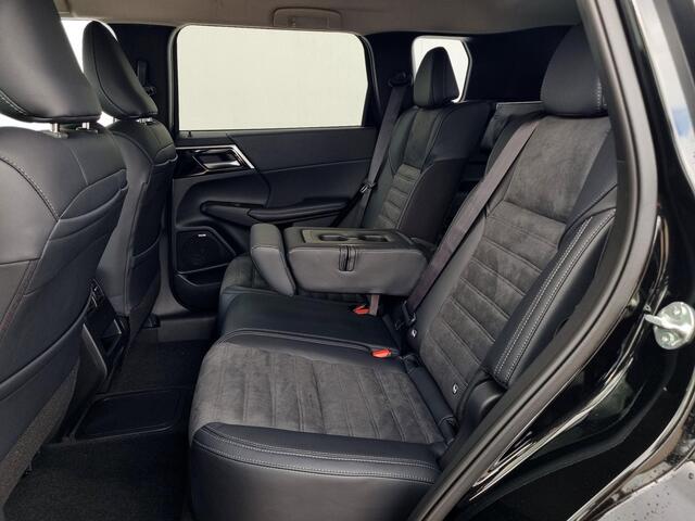 Mitsubishi OUTLANDER 2.4 PHEV First Edition / ¤3000,- Voordeel Op Nieuwprijs / Nieuw Model 2025 / Elektrische Range 86 KM WLTP / 1600KG Trekgewicht / 8 Jaar Fabrieksgarantie