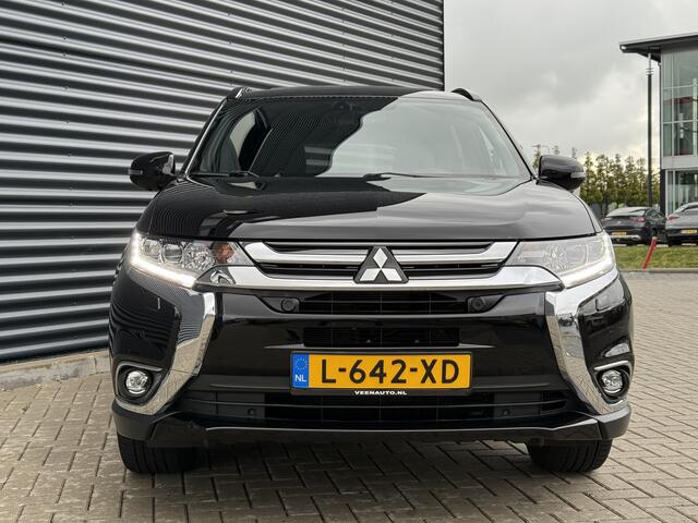 Mitsubishi OUTLANDER 2.0 Aut. 7-Persoons Black Edition Trekhaak/Open dak/Camera