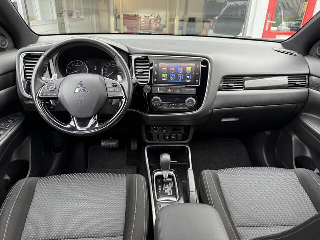 Mitsubishi OUTLANDER 2.0 Aut. 7-Persoons Black Edition Trekhaak/Open dak/Camera