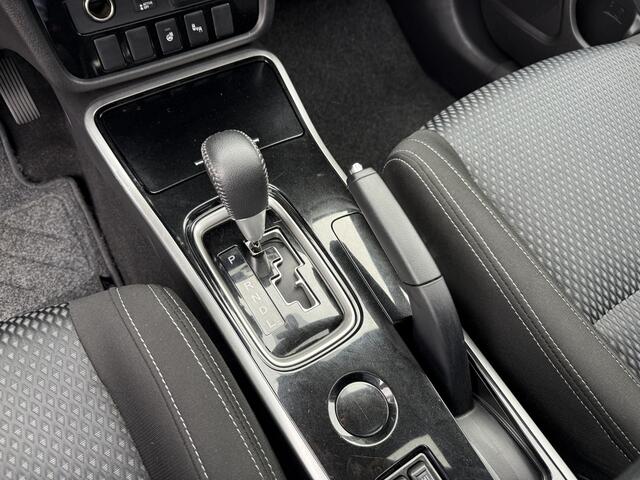 Mitsubishi OUTLANDER 2.0 Aut. 7-Persoons Black Edition Trekhaak/Open dak/Camera