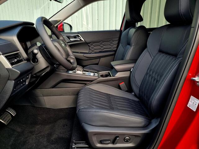 Mitsubishi OUTLANDER 2.4 PHEV Instyle / ¤3000,- Voordeel op nieuwprijs / Rijklaarprijs / Elektrische Range 86 KM WLTP / 1600 KG Trekgewicht / 8 Jaar fabrieksgarantie