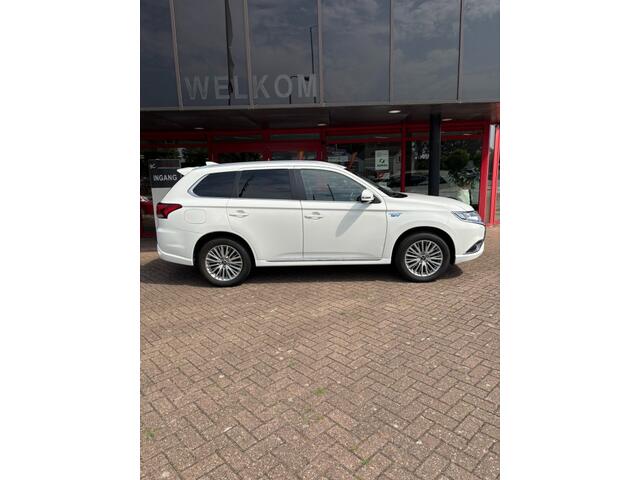 Mitsubishi OUTLANDER 2.4 PHEV PURE