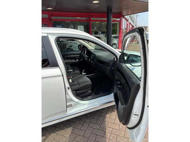Mitsubishi OUTLANDER 2.4 PHEV PURE
