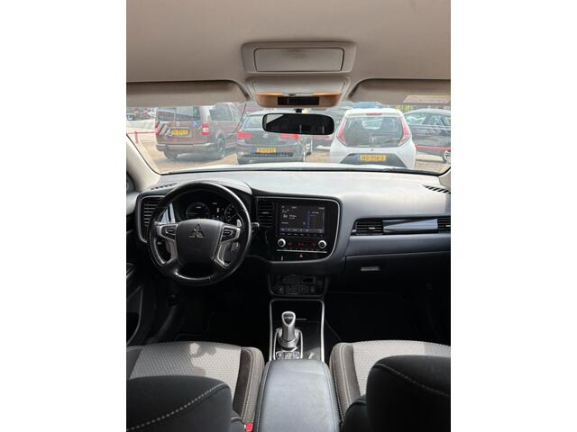 Mitsubishi OUTLANDER 2.4 PHEV PURE