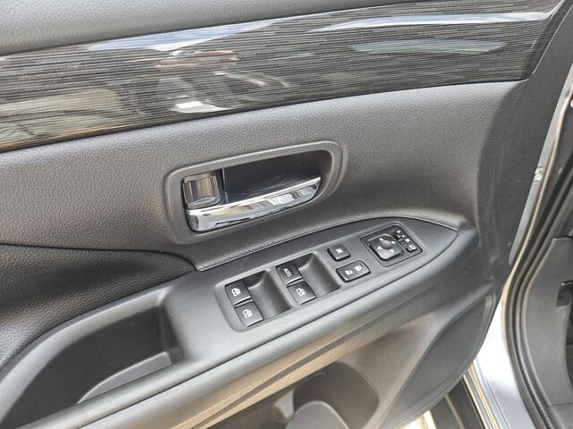 Mitsubishi OUTLANDER 2.0 Instyle 7p!