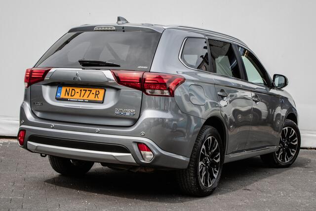 Mitsubishi OUTLANDER 2.0 PHEV instyle Lederen int./ Stuur + stoelverwarming/ Schuifdak/ Camera/ DAB/ Cruise control