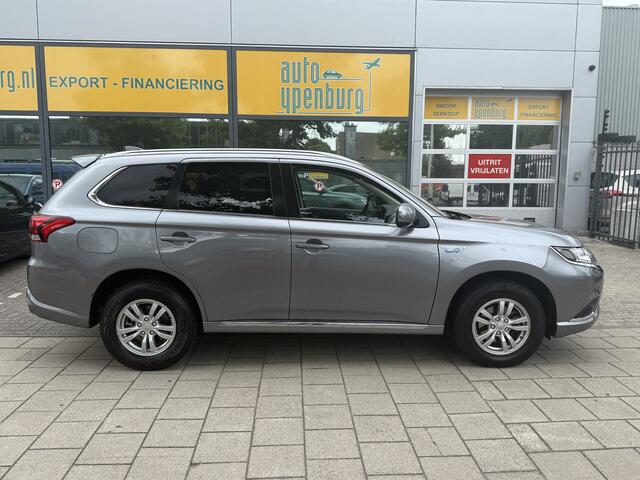 Mitsubishi OUTLANDER 2.4 PHEV Pure * Carplay * Leder / Alcantara Bekleding * Climate Controll *