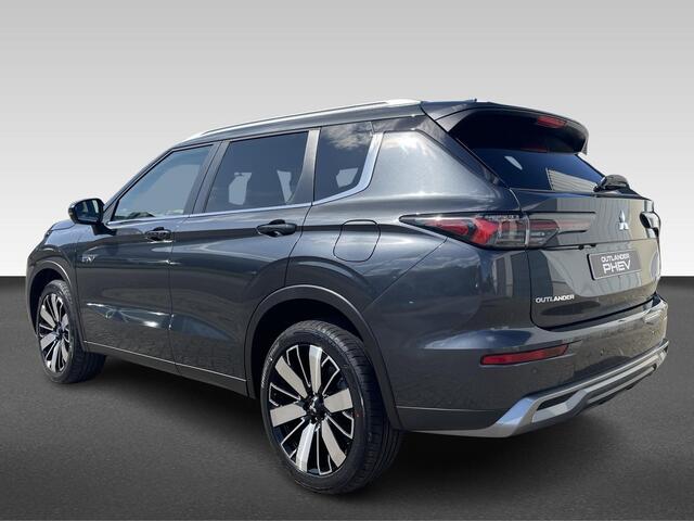 Mitsubishi OUTLANDER 2.4 PHEV First Edition Van ¤ 58.045,- voor ¤ 55.930,-
