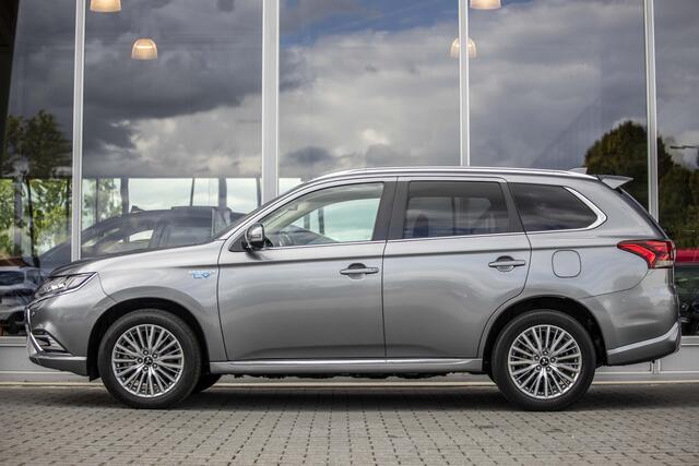 Mitsubishi OUTLANDER 2.4 PHEV Intense+ | Pano | Camera | LED