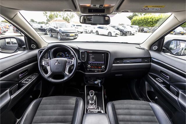 Mitsubishi OUTLANDER 2.4 PHEV Intense+ | Pano | Camera | LED