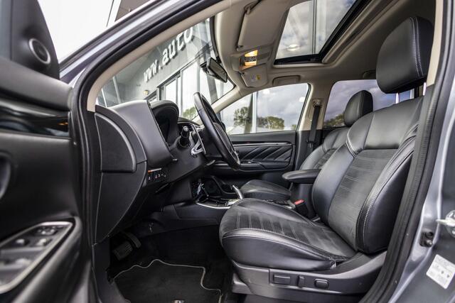 Mitsubishi OUTLANDER 2.4 PHEV Intense+ | Pano | Camera | LED