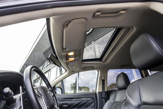 Mitsubishi OUTLANDER 2.4 PHEV Intense+ | Pano | Camera | LED