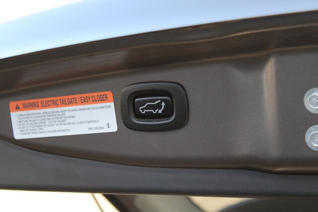 Mitsubishi OUTLANDER 2.4 PHEV Intense+ Automaat, Airco, CruiseControl, Trekhaak, LM 19"inch velgen, Dodehoekdetectie, Schuif/Kantel dak