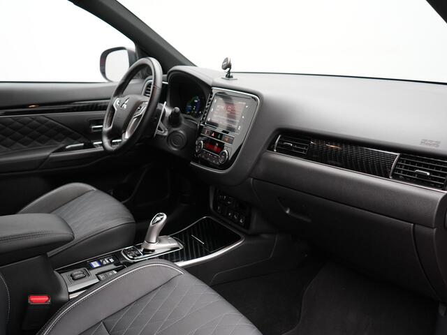 Mitsubishi OUTLANDER 2.4 Intense+ Plug In Hybrid 225pk Dealer O.H PHEV | 360 Camera | Lederen Sportstoelen Verwarmd | Keyless | Navigatie | Stuur Verwarmd | Cruise Control | Blis | DAB |