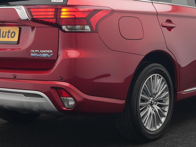 Mitsubishi OUTLANDER 2.4 Intense+ Plug In Hybrid 225pk Dealer O.H PHEV | 360 Camera | Lederen Sportstoelen Verwarmd | Keyless | Navigatie | Stuur Verwarmd | Cruise Control | Blis | DAB |