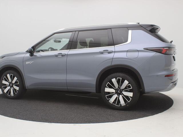 Mitsubishi OUTLANDER 2.4 PHEV Instyle+ / ¤4000,- Introductievoordeel / Rijklaarprijs / Elektrische Range 86 KM WLTP / 1600KG Trekgewicht / 8 Jaar Fabrieksgarantie / Two-Tone kleuren combinatie /