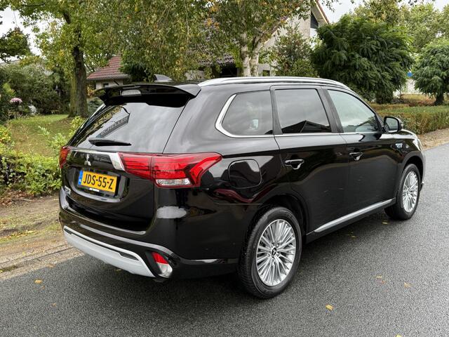 Mitsubishi OUTLANDER 2.4 PHEV Pure+ 240PK CarplayoCamera