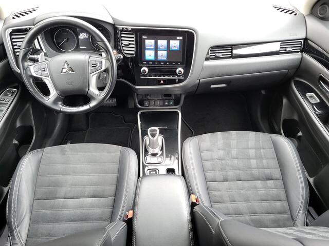 Mitsubishi OUTLANDER 2.4 PHEV Intense / Dealeronderhouden / Fabrieksgarantie / 1.500 kg trekgewicht / Winterwielen / Camera / Navigatie / Apple Carplay / Android Auto / Verwarmde voorstoelen /