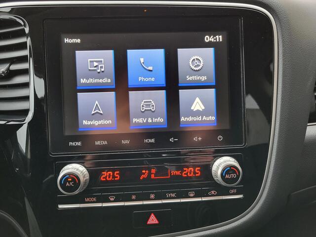 Mitsubishi OUTLANDER 2.4 PHEV Intense / Dealeronderhouden / Fabrieksgarantie / 1.500 kg trekgewicht / Winterwielen / Camera / Navigatie / Apple Carplay / Android Auto / Verwarmde voorstoelen /