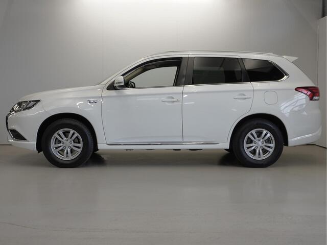 Mitsubishi OUTLANDER 2.4 PHEV Pure | APP Connect | Trekhaak | NL Auto | Garantie tot 24-01-2028