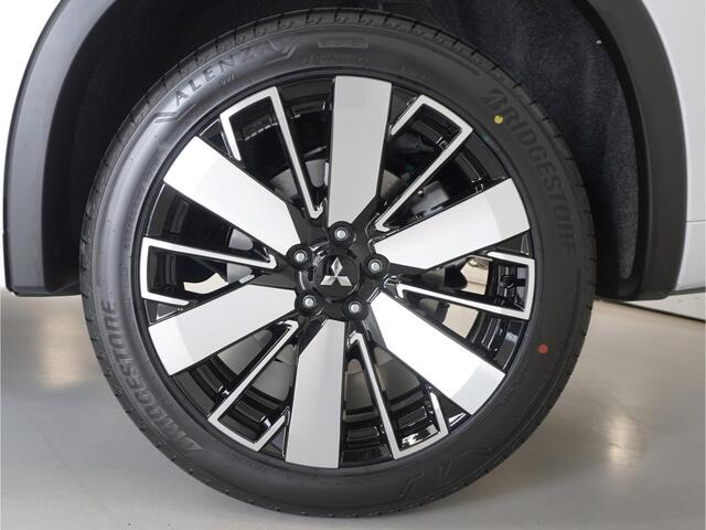 Mitsubishi OUTLANDER 2.4 PHEV Instyle | Uit voorraad leverbaar | Full options | 8 jaar garantie | Boostactie ¤1.000 korting