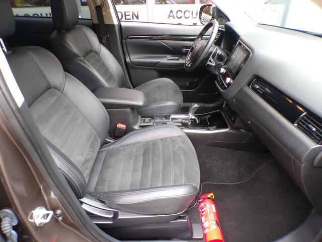 Mitsubishi OUTLANDER 2.0 2WD 7-Persoon Automaat Benzine Limited BJ 2021 *UNIEK*