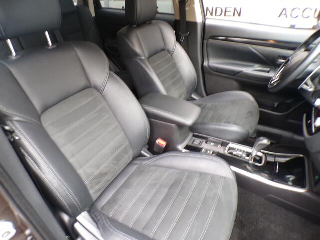 Mitsubishi OUTLANDER 2.0 2WD 7-Persoon Automaat Benzine Limited BJ 2021 *UNIEK*