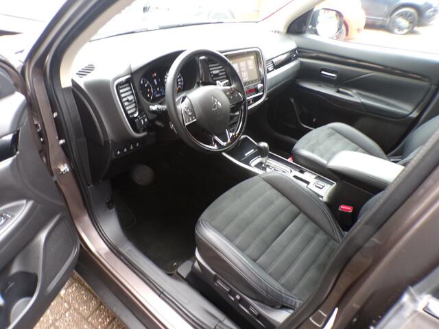 Mitsubishi OUTLANDER 2.0 2WD 7-Persoon Automaat Benzine Limited BJ 2021 *UNIEK*