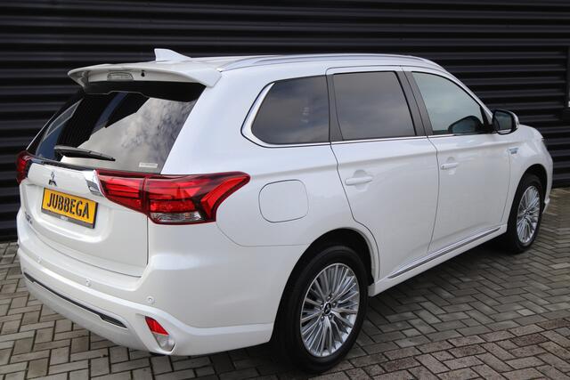 Mitsubishi OUTLANDER 2.4 PHEV Instyle Opendak, 1e eigenaar, Dealer O.H. Adapttieve cruise,