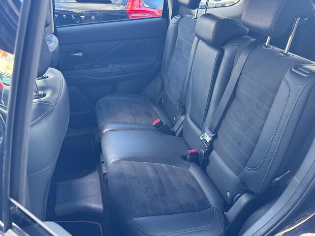 Mitsubishi OUTLANDER 2.4 PHEV Intense+ TREKHAAK | PANODAK |