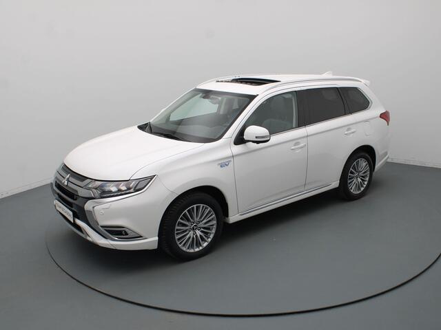 Mitsubishi OUTLANDER 225pk PHEV Intense+ Automaat 360° Camera | Cruise | Stoel-/stuurverw. | Trekhaak | Panoramadak