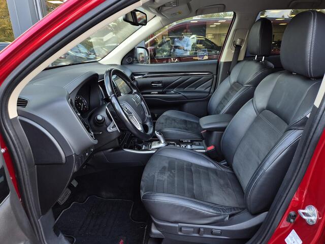 Mitsubishi OUTLANDER 2.4 PHEV Intense S | Navigatie | Trekhaak |