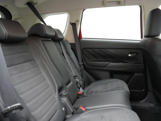 Mitsubishi OUTLANDER 2.4 PHEV Intense Plug In Hybrid 225pk Dealer O.H PHEV | Trekhaak | Camera | Lederen Sportstoelen Verwarmd | Navigatie | Keyless | Android Auto | DAB |