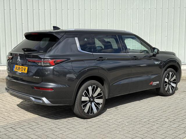Mitsubishi OUTLANDER 2.4 PHEV Instyle+ / Full Options! / Afneembare Trekhaak 1.600 KG Trekgewicht / Massagestoelen / Memory Seats / Dynamic Sound Yahama Ultimate / Adaptieve Cruise Control / Schuif- & Kanteldak / Digitale Cockpit / 360 Graden Camera / Elektrische Range 86 KM 