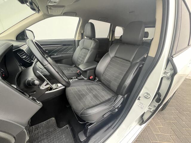 Mitsubishi OUTLANDER 2.4 PHEV Automaat Intense / 1500 kg trekgewicht / Plug-in / Keyless / Apple carplay & Android auto / Climate control / Cruise control