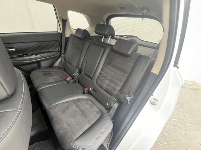 Mitsubishi OUTLANDER 2.4 PHEV Automaat Intense / 1500 kg trekgewicht / Plug-in / Keyless / Apple carplay & Android auto / Climate control / Cruise control