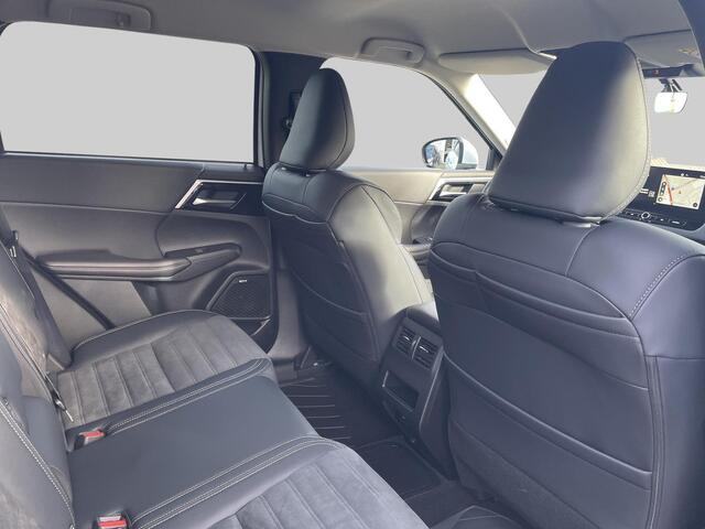 Mitsubishi OUTLANDER 2.4 PHEV First Edition Tot ¤ 4.000,- VOORDEEL!