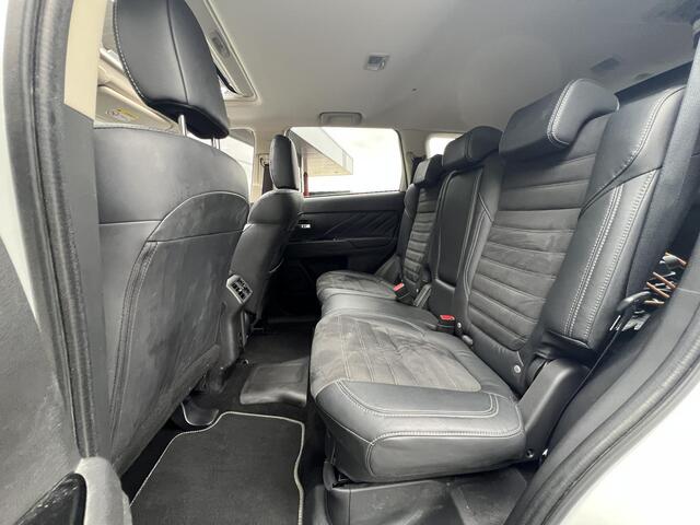 Mitsubishi OUTLANDER 2.4 PHEV Intense+ | Navigatie | Carplay/Android | Elektrisch Glazen schuif-/kanteldak |