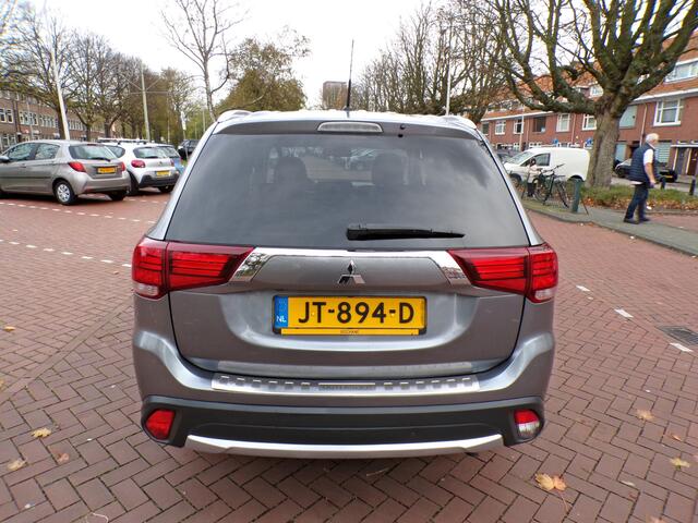 Mitsubishi OUTLANDER 2.0 Executive Edition 7 PERSOONS BENZINE ORG KM MET NAP....