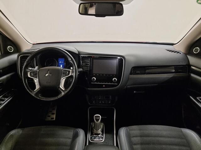 Mitsubishi OUTLANDER 2.4 PHEV Intense+ | Trekhaak | Open dak | Elektrische achterklep |