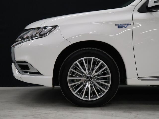 Mitsubishi OUTLANDER 2.4 PHEV Pure+ [TREKHAAK, CAMERA, CRUISE CONTROL, BLUETOOTH TELEFOON, STOELVERWARMING, FLIPPERS, AUTOMATISCHE AIRCONDITIONING, NIEUWSTAAT]