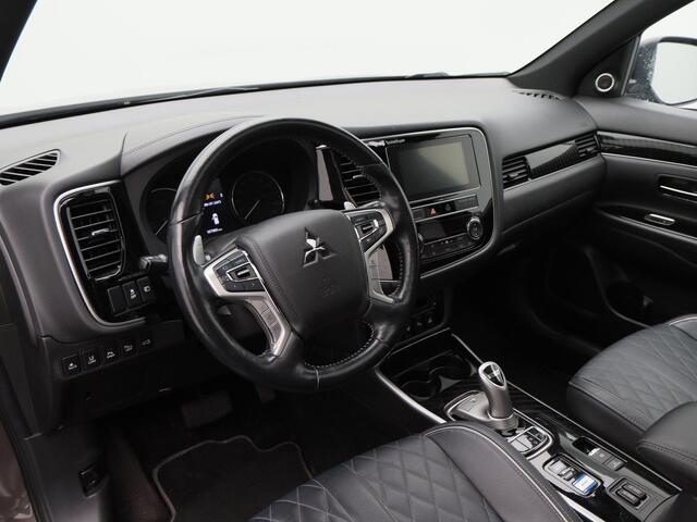 Mitsubishi OUTLANDER 2.4 PHEV S-Edition 135 Pk Automaat | Trekhaak | Panoramadak | 360° Camera | Volledig Zwart Leder | Adaptive Cruise | CarPlay | Elektrische Achterklep | 18 Inch