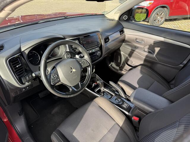 Mitsubishi OUTLANDER 2.0 Connect Pro Stoel- stuurverwarming | Trekhaak | 360 Camera