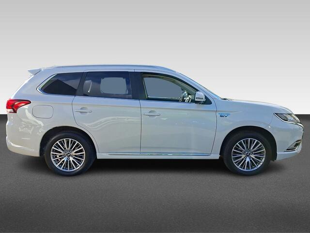 Mitsubishi OUTLANDER 2.4 PHEV Intense+ schuifdak | trekhaak | elektrische achterklep