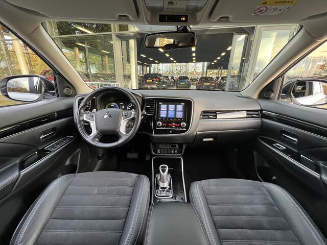 Mitsubishi OUTLANDER 2.4 PHEV Intense | Trekhaak | Navigatie | FABRIEKSGARANTIE TOT 03-2029!