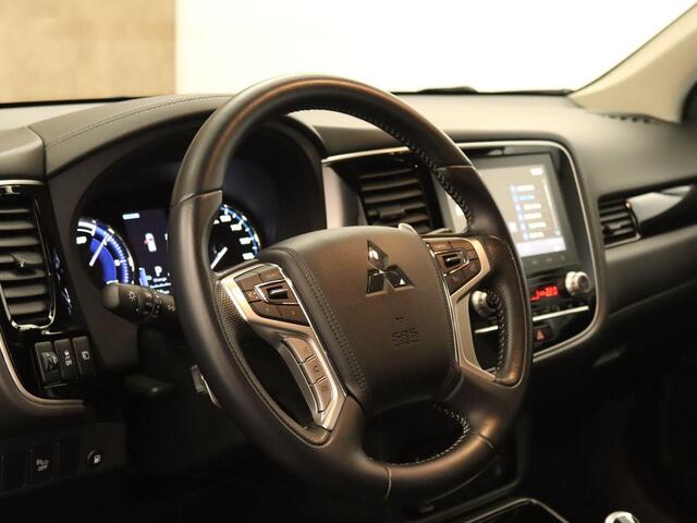 Mitsubishi OUTLANDER 2.4 PHEV Intense+ - CRUISE CONTROL - CAMERA - LICHTMETALEN VELGEN 18 INCH - CLIMATE CONTROL - STOELVERWARMING VOORZIJDE - EXTRA GETINT GLAS - KEYLESS ENTRY/START