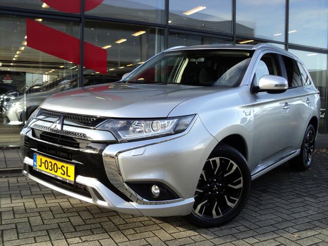 Mitsubishi OUTLANDER 2.4 PHEV Pure 4WD | 240 PK | 18" TWO TONE LICHTMETALEN WIELEN | AUTOMAAT | TREKHAAK | 1.500 KG TREKGEWICHT |