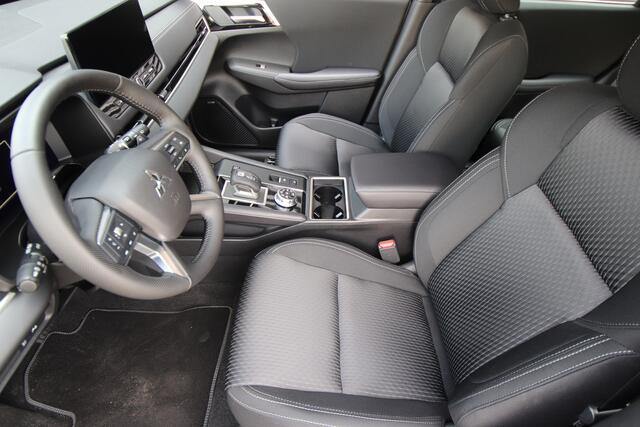 Mitsubishi OUTLANDER 2.4 PHEV Pure Rijklaarprijs nu ¤ 49.449,- Nieuw! Uit voorraad leverbaar & tijdelijk ¤ 4.000,- korting!