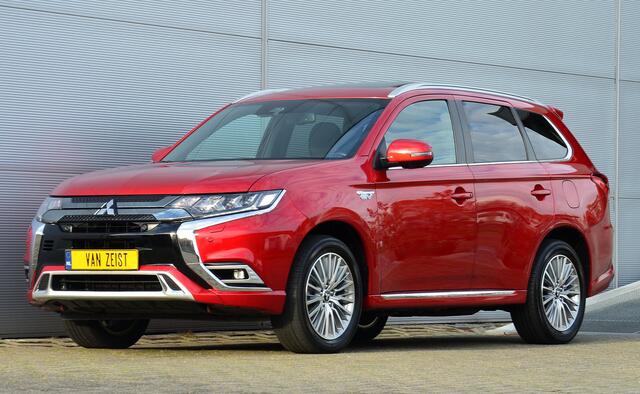 Mitsubishi OUTLANDER PHEV 2.4 INSTYLE 4WD PLUG IN HYBRID | V2G | FULL OPTIONS | SCHUIFDAK | ADAPTIEF CRUISE | FABRIEKSGARANTIE TOT 01-10-2029* | ALL IN RIJKLAARPRIJS